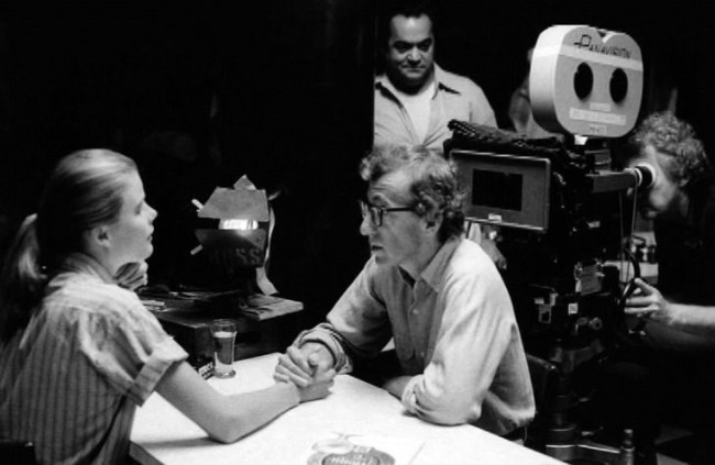 Mariel Hemingway, Woody Allen & DP Gordon Willis filming 'Manhattan' (1979).