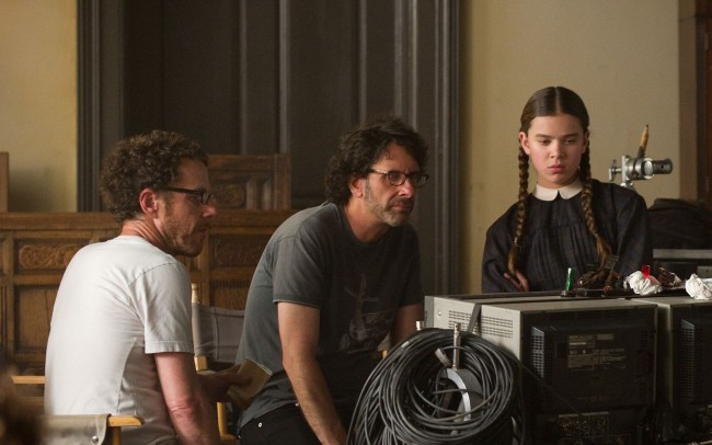 The Coen Bros at work with Hailee Steinfeld on 'True Grit' (2010).